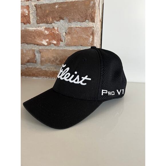Titleist‎ FJ Pro V1 Tour Performance Mesh Golf Hat by New Era Size L/XL - Picture 2 of 7